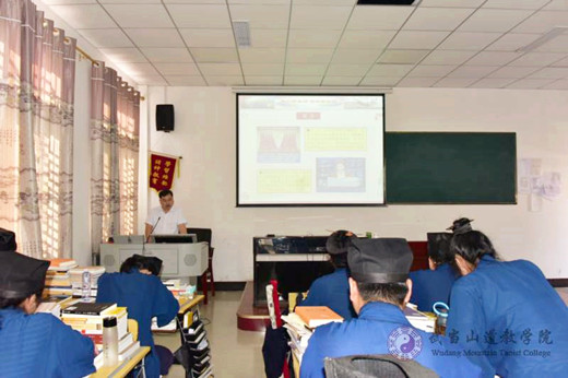 武当山江南体育场馆中国有限公司
学院庆祝新中国成立70周年举行升国旗仪式及祈福法会