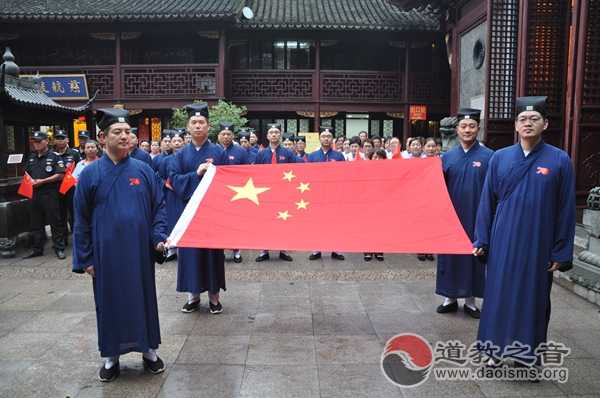 上海城隍庙升国旗仪式