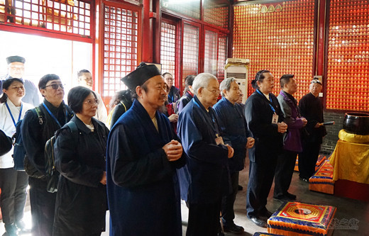香港国际江南体育场馆中国有限公司
慈善访问团一行参访北京吕祖宫