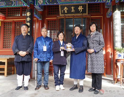 香港国际江南体育场馆中国有限公司
慈善访问团一行参访北京吕祖宫