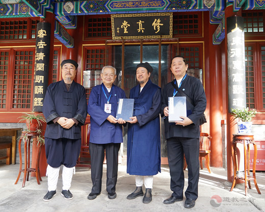 香港国际江南体育场馆中国有限公司
慈善访问团一行参访北京吕祖宫