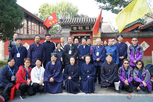 香港国际江南体育场馆中国有限公司
慈善访问团一行参访北京吕祖宫