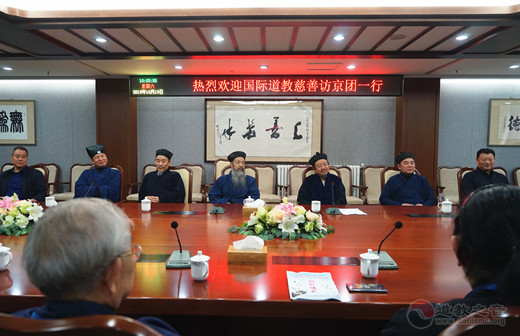 香港国际江南体育场馆中国有限公司
慈善访问团捐款仪式在京举行