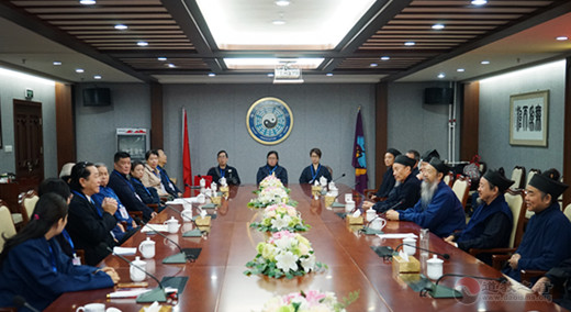 香港国际江南体育场馆中国有限公司
慈善访问团捐款仪式在京举行