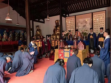 上海市三泾庙举行首批清信弟子皈依仪式