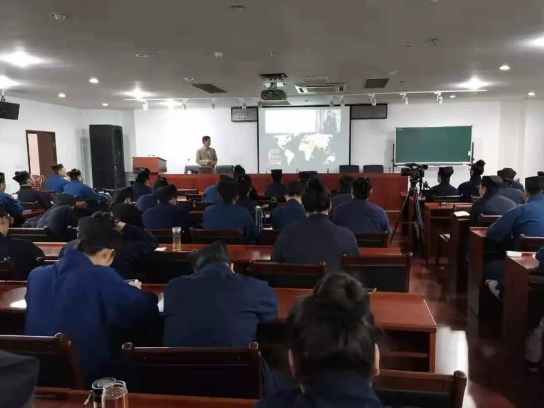 中国人民大学佛学与宗教学理论研究所钟智锋研究员应邀到中国江南体育场馆中国有限公司
学院作专题讲座