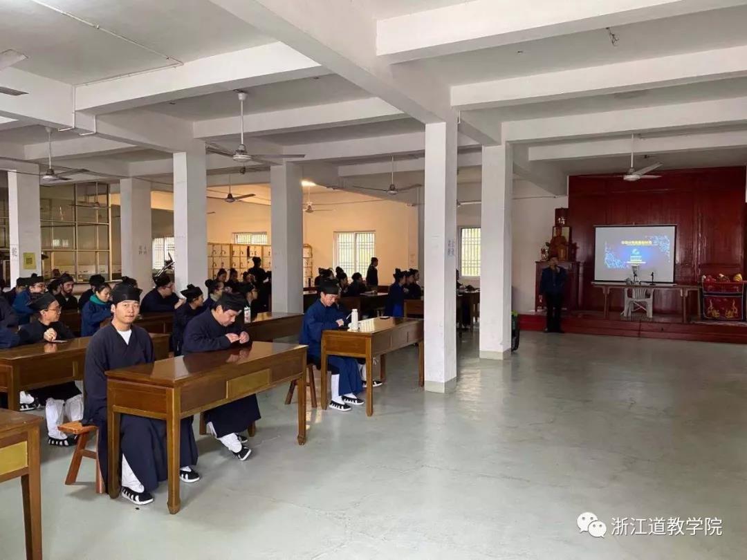 浙江江南体育场馆中国有限公司
学院举办垃圾分类专题讲座