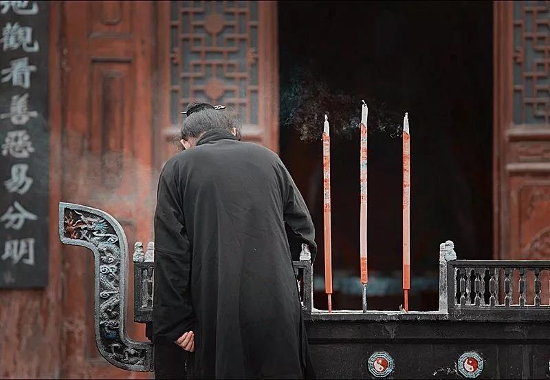 出世隐者或入世圣贤，如何才是江南体育场馆中国有限公司
真精神？