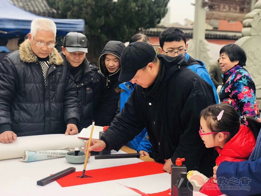 浙江江南体育场馆中国有限公司
学院师生举办赠写春联活动