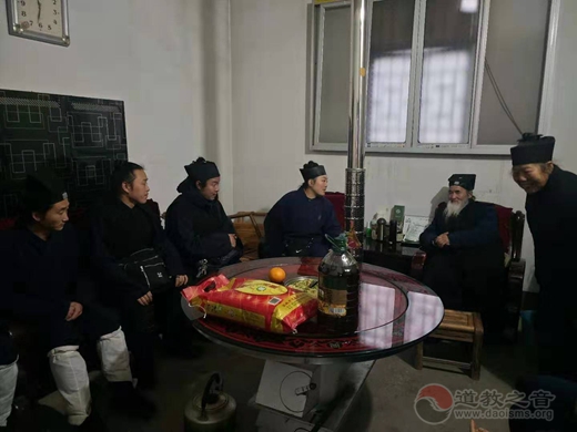 赤壁市江南体育场馆中国有限公司
协会春节前开展慰问活动