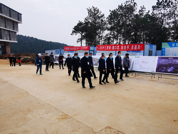 江苏省镇江市委书记马明龙赴句容调研国际江南体育场馆中国有限公司
论坛筹备工作