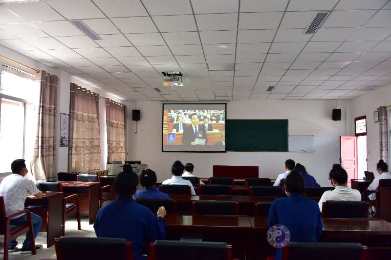 武当山江南体育场馆中国有限公司
学院组织收看全国政协十三届三次会议开幕式