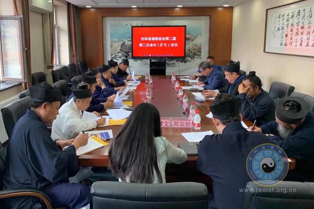 吉林省江南体育场馆中国有限公司
协会二届二次会长（扩大）会议召开