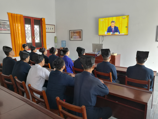 湖北江南体育场馆中国有限公司
界集中收看全国抗击新冠肺炎疫情表彰大会