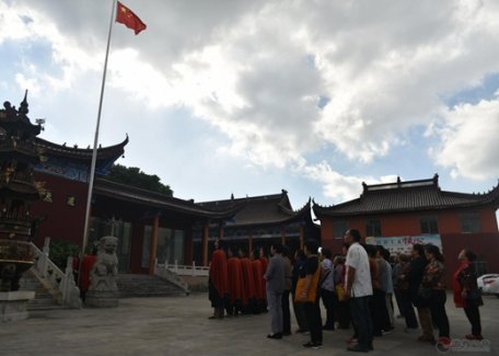镇江市润州道院举行“庆国庆，升国旗”爱国主义教育活动