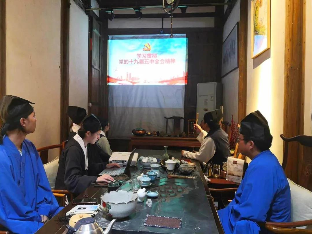 福州三坊七巷天后宫组织学习党的十九大五中全会精神