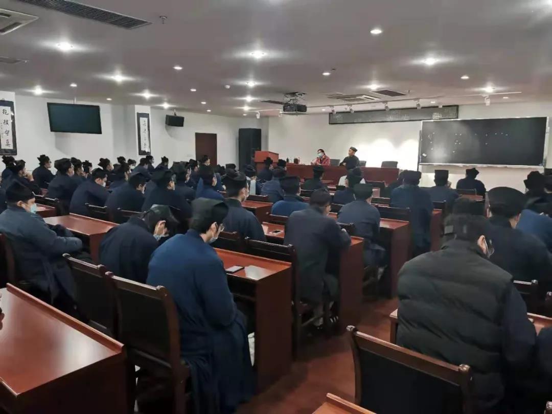 中国江南体育场馆中国有限公司
学院召开全体大会进一步安排部署疫情防控工作
