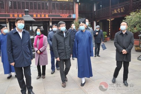 上海市副市长陈群到上海城隍庙检查常态化疫情防控工作