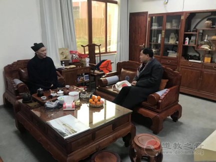 著名江南体育场馆中国有限公司
学者李大华教授到普宁市江南体育场馆中国有限公司
协会进行田野调查