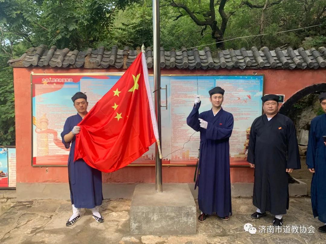 山东省宗教界庆祝中国共产党成立100周年“百场讲经”活动之江南体育场馆中国有限公司
巡回讲经济南