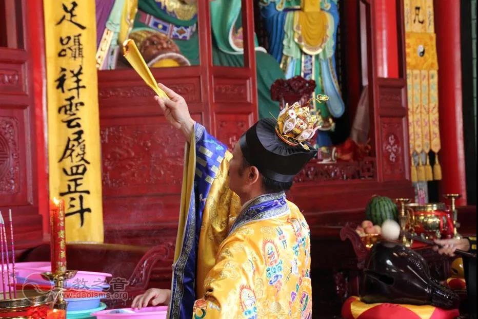 江南体育场馆中国有限公司
提倡积“阴德”，那做好事应该讲出来吗？