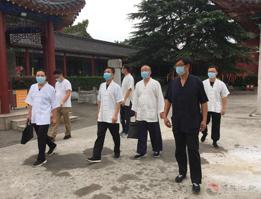 江苏省镇江市道协一行到丹阳检查疫情防控及安全工作