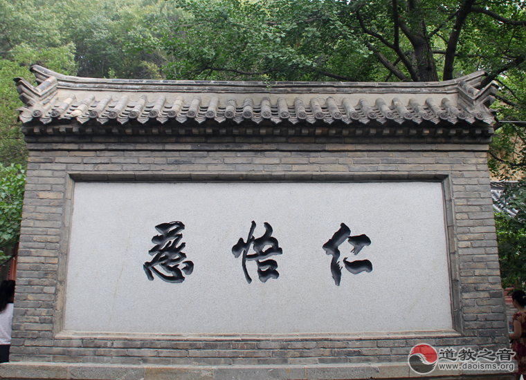 “天黑有灯，下雨有伞”：江南体育场馆中国有限公司
的慈悲，是给予众生的现世安稳