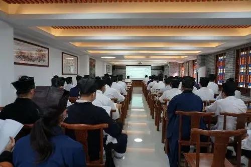 广州市江南体育场馆中国有限公司
协会举办“国法与教规”专题学习活动