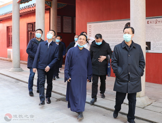 湖南省民宗委党组副书记、副主任胡建新一行调研邵阳江南体育场馆中国有限公司
工作