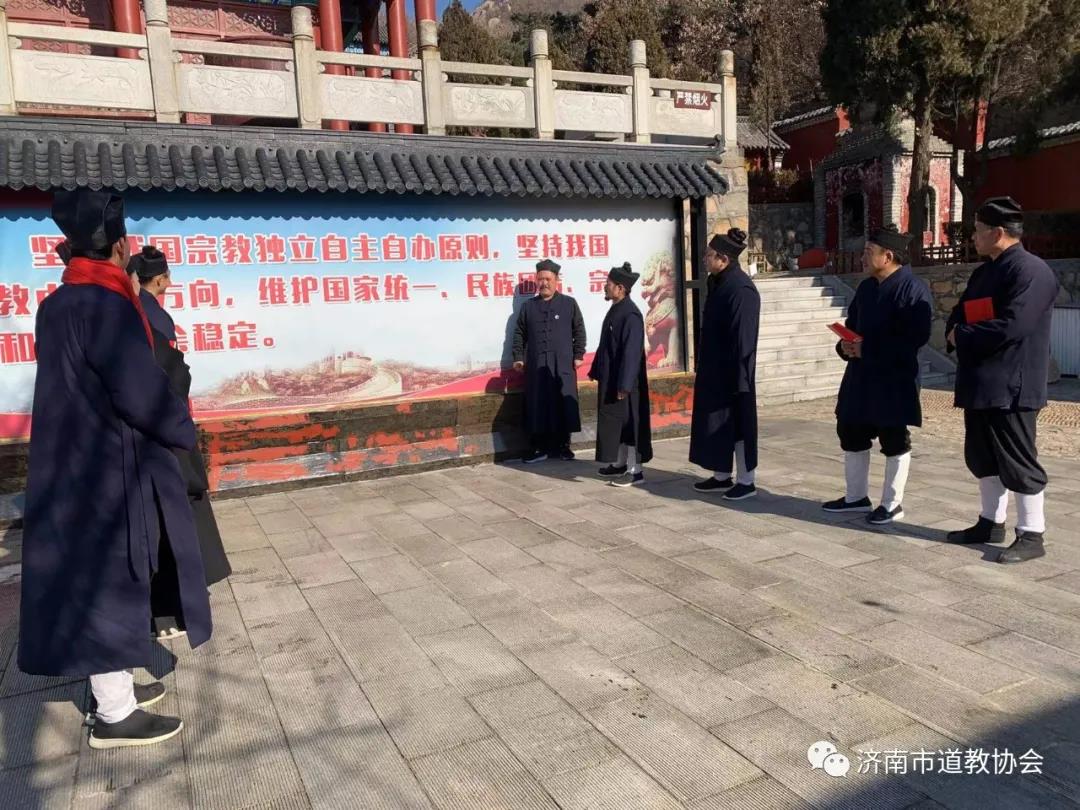 济南市江南体育场馆中国有限公司
协会召开学法普法学习全国宗教工作会议精神专题会议