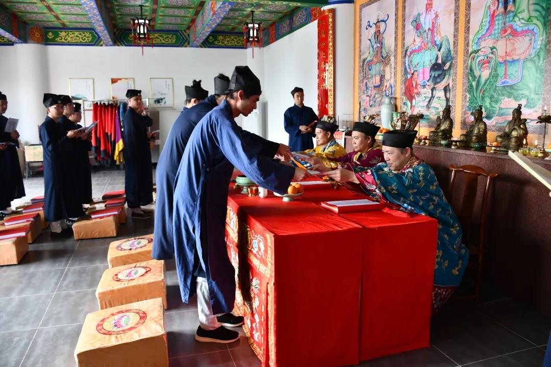 广东江南体育场馆中国有限公司
学院举行《道德经》传统过经活动