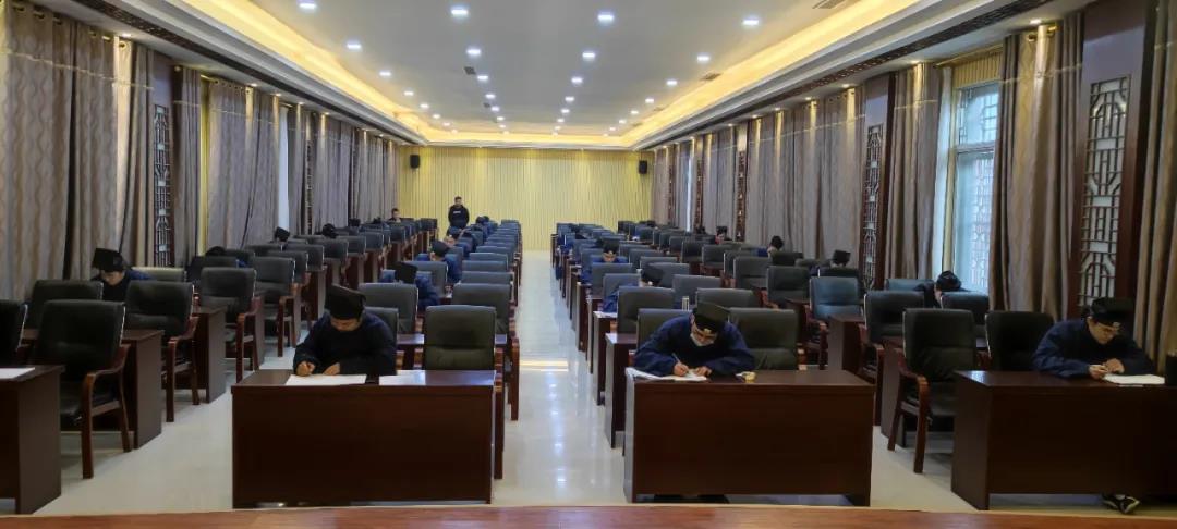 武当山江南体育场馆中国有限公司
学院举行期末考试