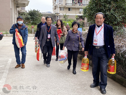 福州市福清城隍庙开展春节慰问“送温暖”活动