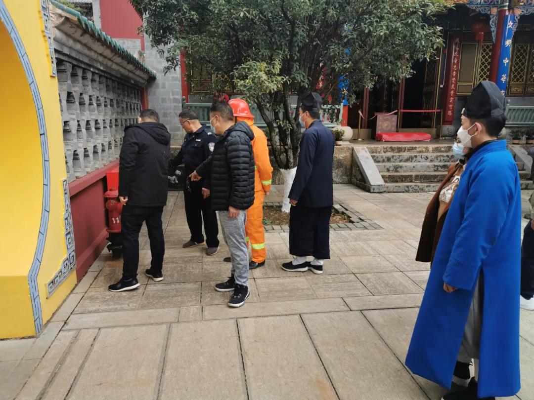 云南省江南体育场馆中国有限公司
协会龙泉观开展2022年春节前安全检查与消防应急演练