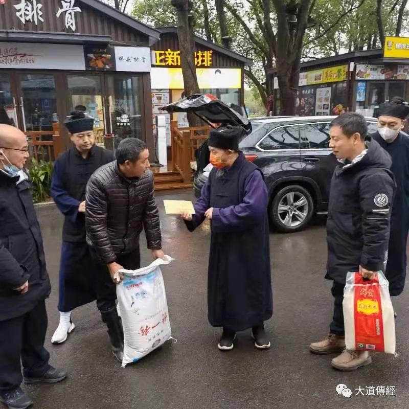 武汉大道观慰问东湖磨山景区困难职工