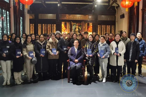 “上海江南体育场馆中国有限公司
第四届皈依居士课程班”圆满结业