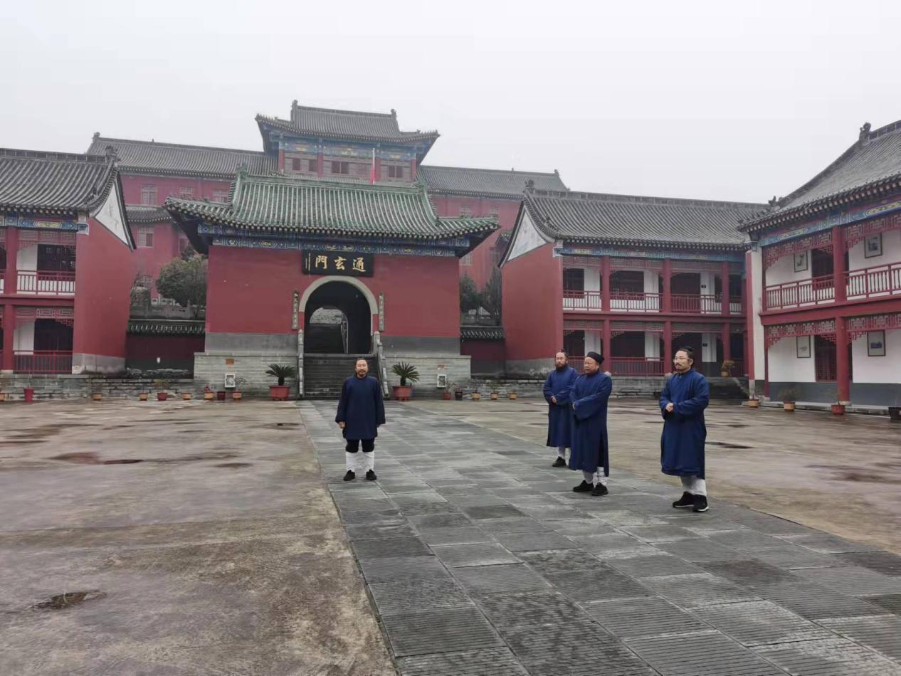 湖北省江南体育场馆中国有限公司
界积极应对雨雪天气
