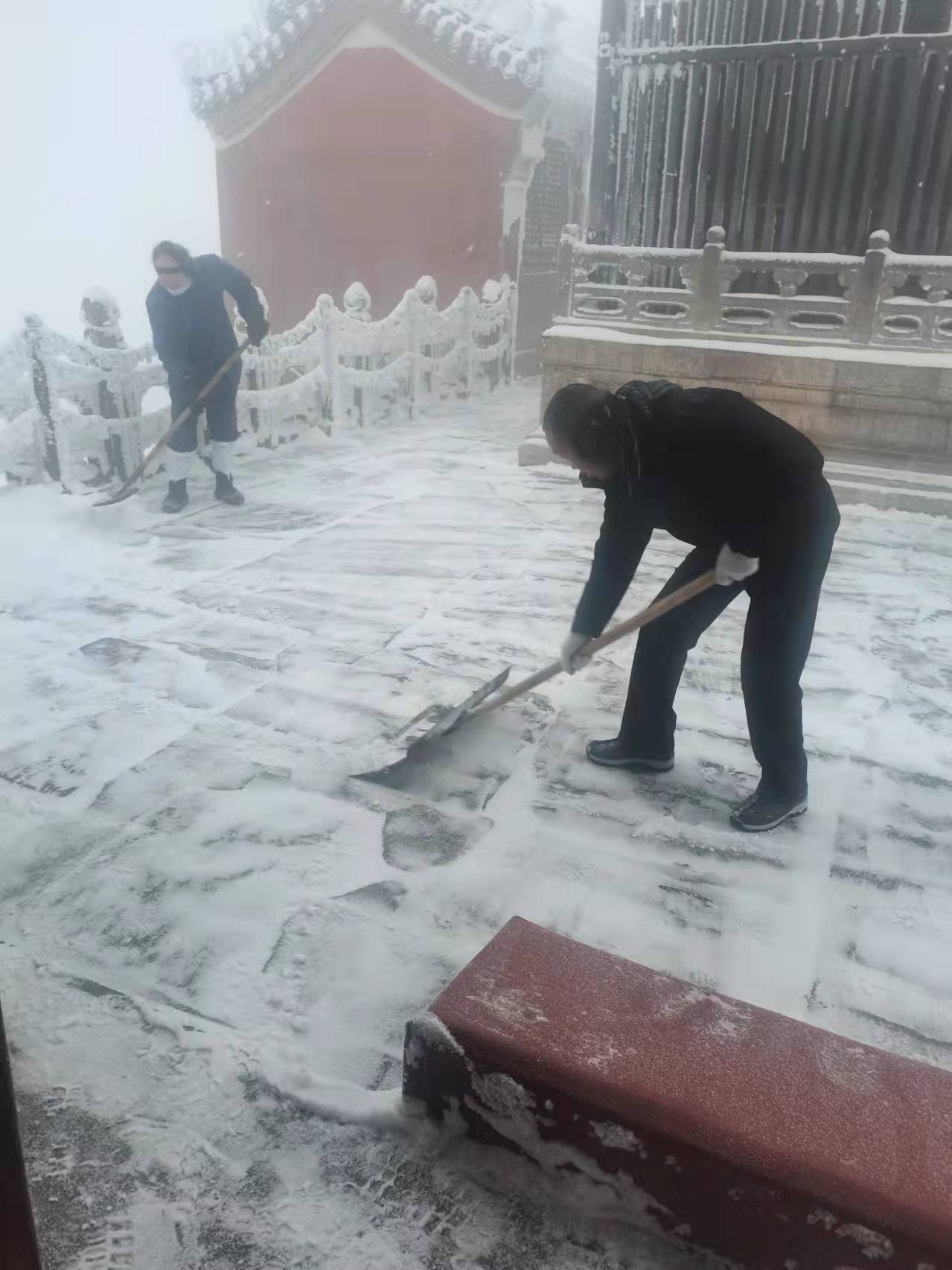 湖北省江南体育场馆中国有限公司
界积极应对雨雪天气