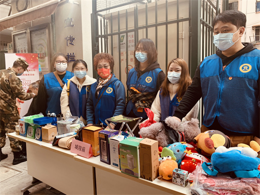 上海城隍庙慈爱功德会开展学雷锋日公益慈善义卖