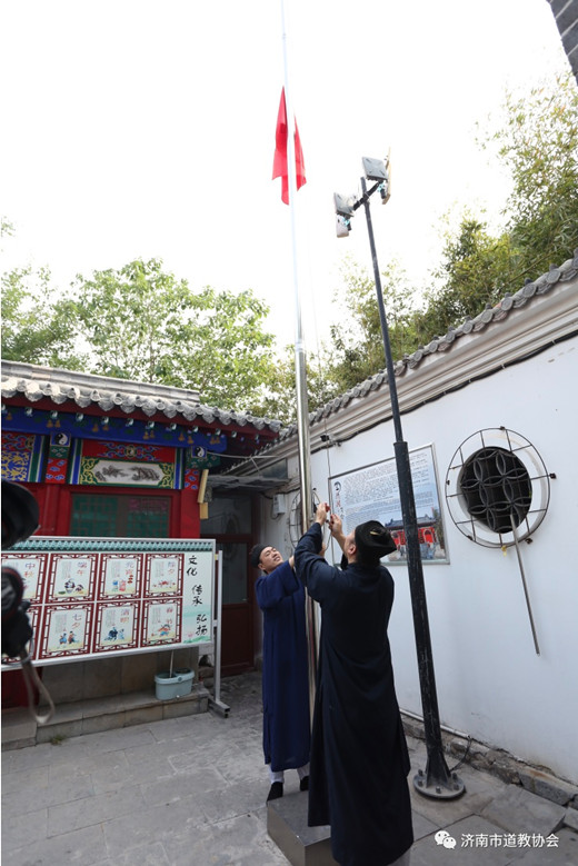 济南市江南体育场馆中国有限公司
协会组织教职人员开展普法教育活动