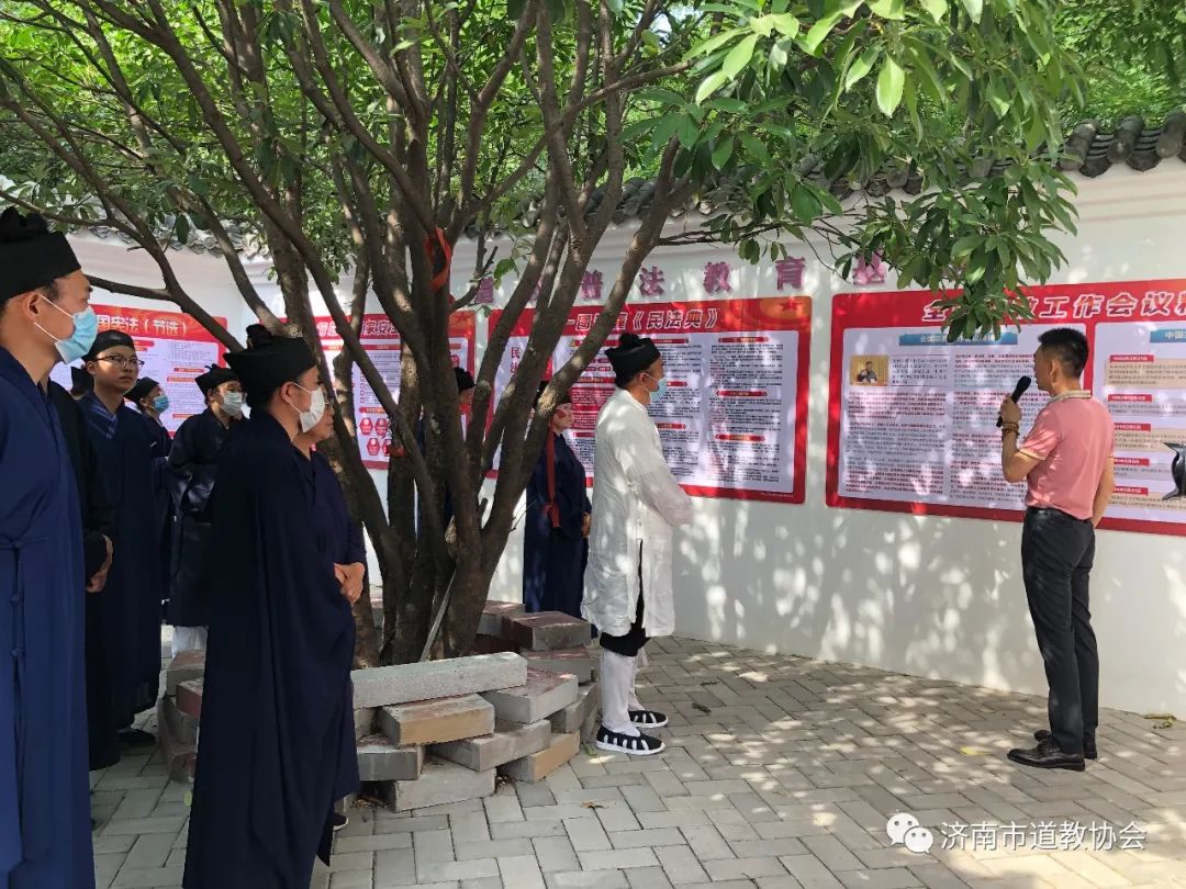 济南市江南体育场馆中国有限公司
协会组织教职人员开展普法教育活动