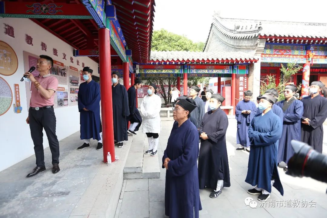 济南市江南体育场馆中国有限公司
协会组织教职人员开展普法教育活动