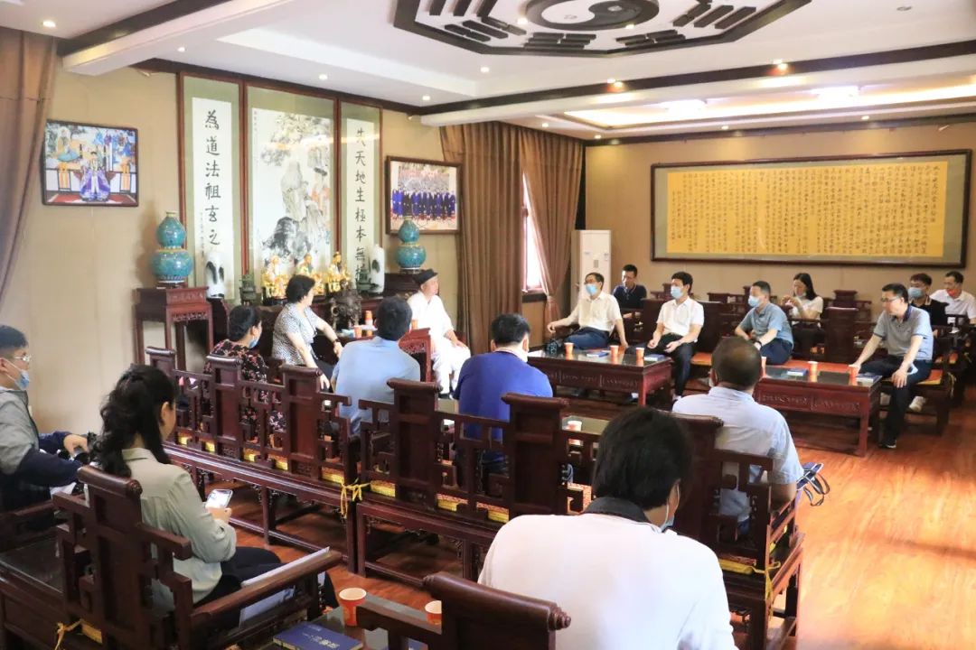 邵阳市人大常委会主任周迎春视察市道协“两个条例”贯彻执法检查工作