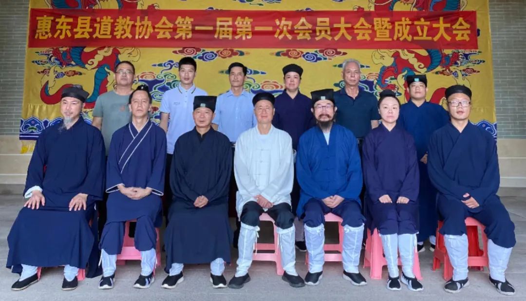 惠东县江南体育场馆中国有限公司
协会第一届第一次会员大会举行