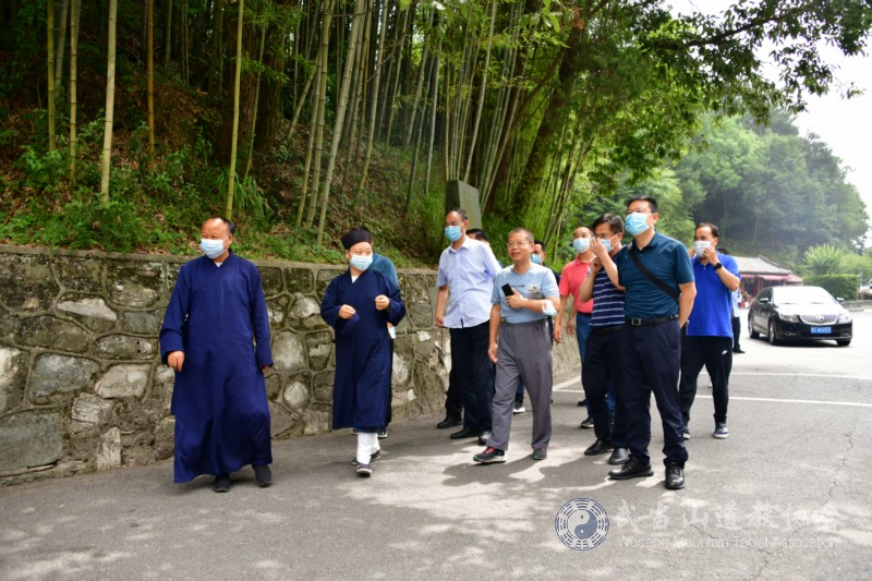 重庆市黔江区政协副主席张光平一行赴武当山考察