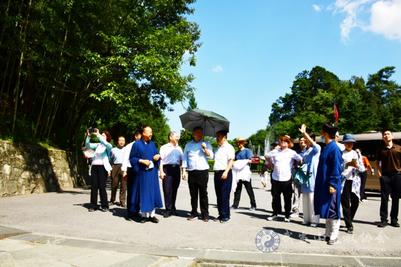 广东省政协副主席郑振涛一行赴武当山考察