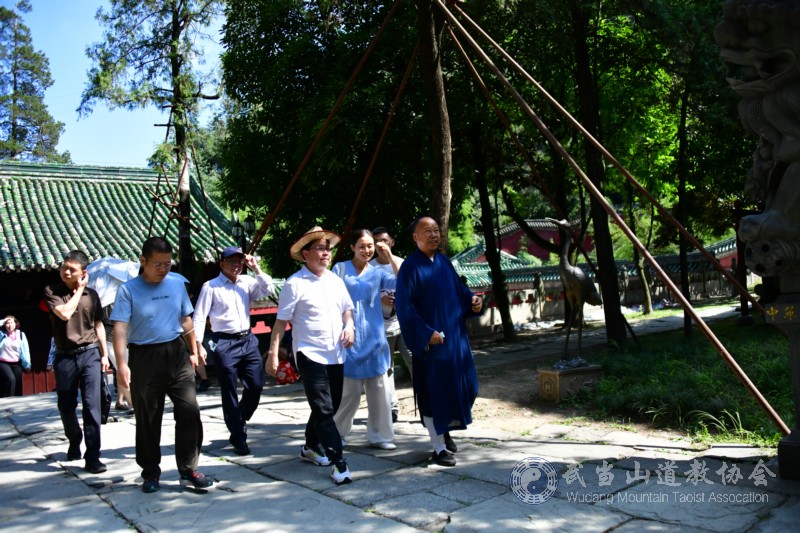 广东省政协副主席郑振涛一行赴武当山考察