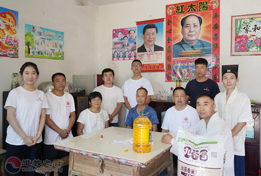 龙虎山江南体育场馆中国有限公司
学院“八一”慰问革命老兵