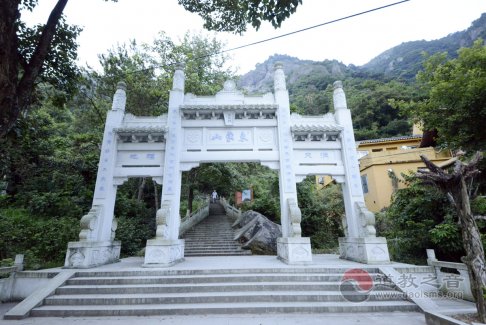 华山江南体育场馆中国有限公司
协会首任会长——李静甫道长