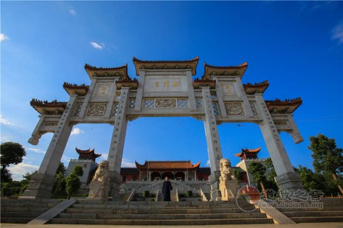原上海市江南体育场馆中国有限公司
协会副会长苏宗赋道长